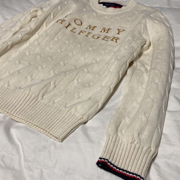 Brand New Never Worn Tommy Hilfiger Sweater - Picture 2 of 4